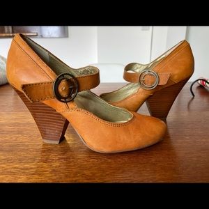 Seychelles brown leather Maryjane heels size 7